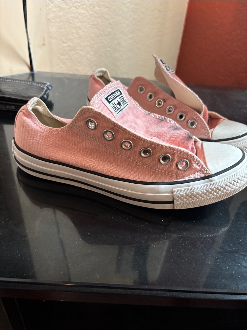 Converse Low-Top Sneakers in Dusty Pink